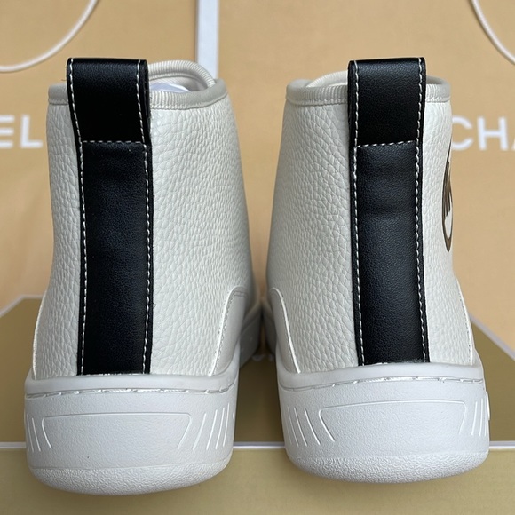 MICHAEL KORS SHEA MID HIGH TOP
FAUX LEATHER
49R4SHFE5L
BLACK
Fashion sneakers - Picture 13 of 16